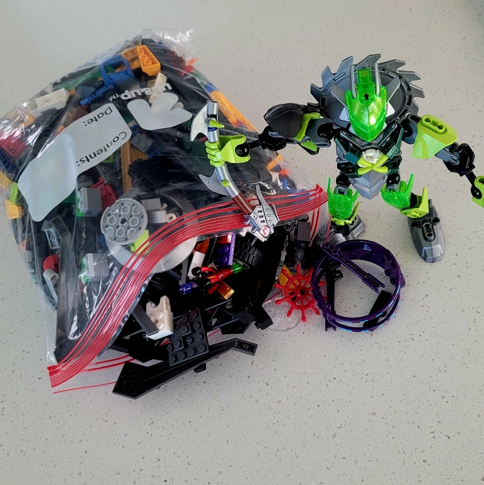 LEGO 2.10 lbs Pounds Bulk Lot Loosewheels Random Parts & Lego Hero Factory BREEZ